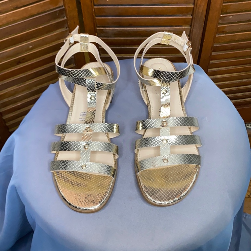 Liz Claiborne Refined Comfort Golden Sandals Sz 10
